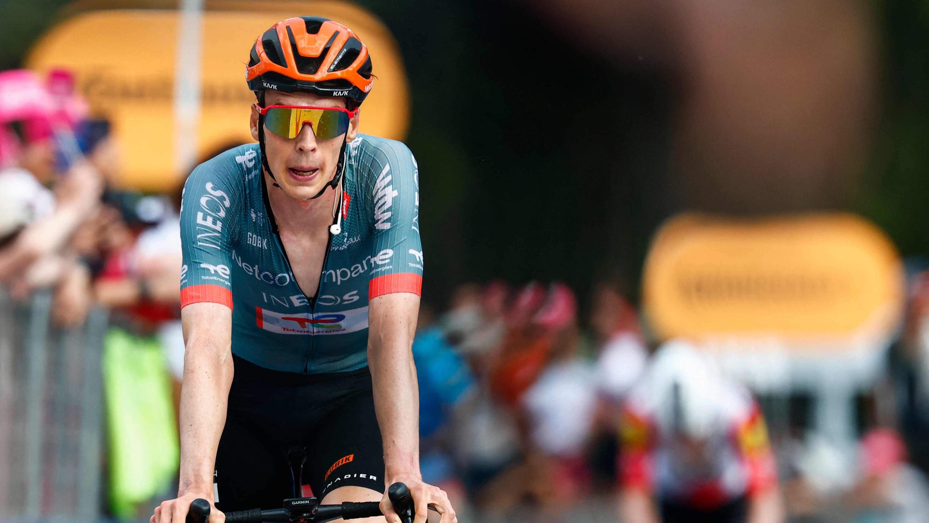 LIVE Giro d’Italia: houdt Thymen Arensman podiumplek vast in loodzware bergrit met zes beklimmingen? Koers barst al vroeg los